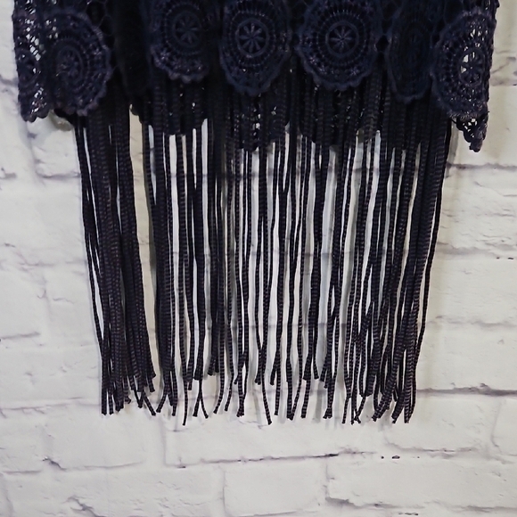 Gimmicks by BKE Lace Fringe Tank Top - Picture 5 of 8
